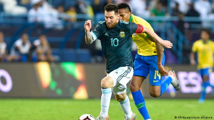 Spielszene aus Freundschaftsspiel zwischen Brasilien und Argentinien in Riad