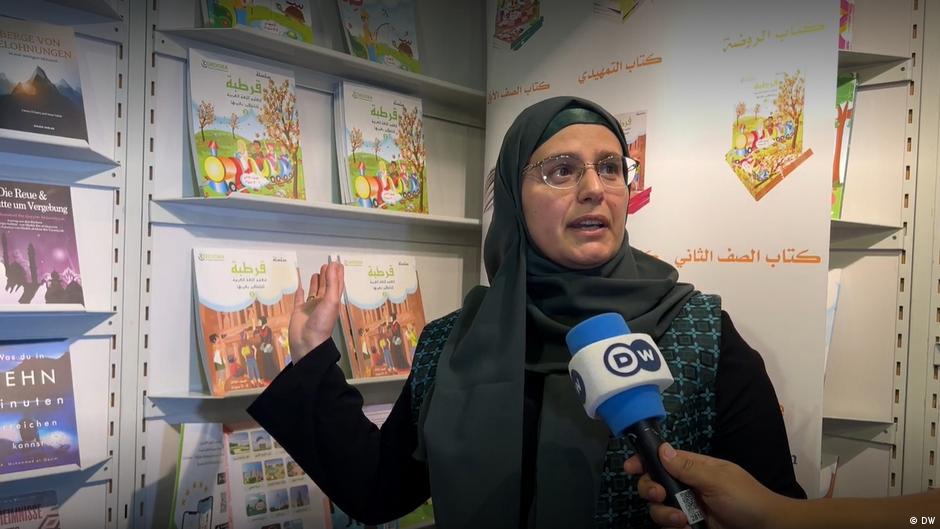 نهلة تيلخ، مديرة مجموعة مؤسسات قرطبة، تؤمن بدور الكتاب المدرسي في تعليم اللغة العربية