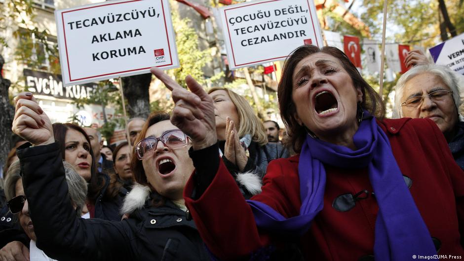 Women protesting against Turkey's proposed child marriage law in 2016, which was subsequently withdrawn (image: Imago/Zuma Press)