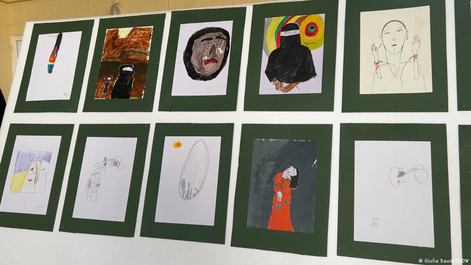 Two rows of ten paintings by children displayed on a white background (image: Giulia Saudelli/DW)
