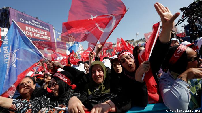 إردوغان رئيس تركيا لثالث مرة بعد جولة إعادة غير مسبوقة في الانتخابات التركية 2023 - لقطات من الجولة الحاسمة 15 Stichwahl Türkei Foto Reuters