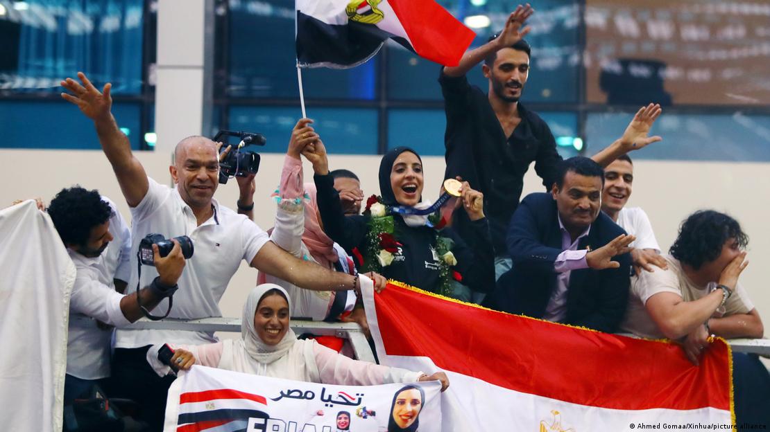 Cheering the return of Egyptian gold medallist Feryal Abdelaziz from the Tokyo Olympics (image: Ahmed Gomaa/Xinhua/picture alliance)