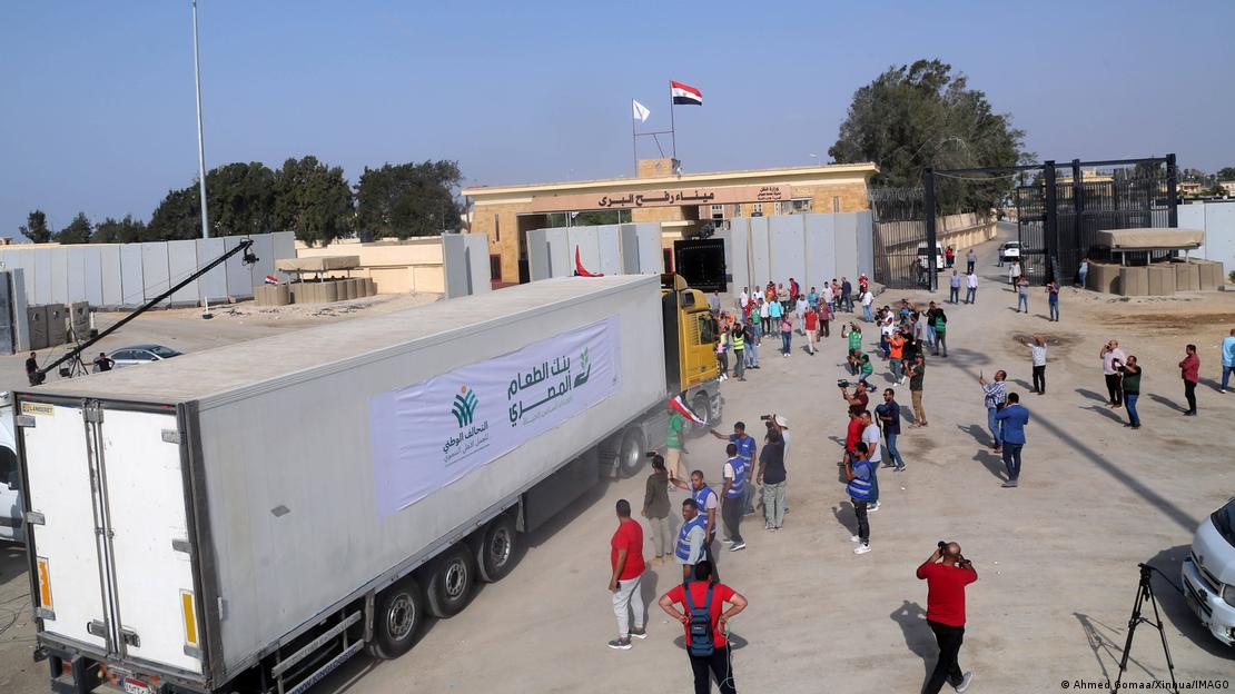 Relief supplies at the Rafah border crossing between Gaza and Egypt (image: Ahmed Gomaa/Xinhua/IMAGO)