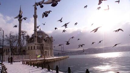 Istanbul, Ortakoy Moschee; Foto: AP/Murad Sezer