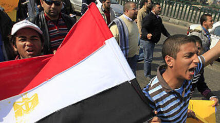 Egyptians in Cairo demonstrating against Mubarak (photo: dapd)