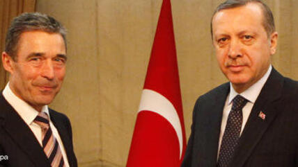 Nato-Generalsekretär Rasmussen und türkischer Ministerpräsident Erdogan; Foto: dapd