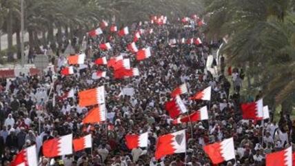 Protestmarsch vn Demonstranten zur saudi-arabischen Botschaft in Manama; Foto: AP