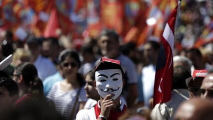 Proteste gegen Ministerpräsident Erdogan auf dem Taksim-Platz in Istanbul; Foto: Reuters