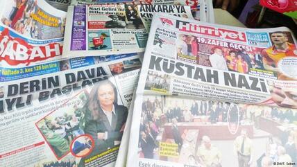 Schlagzeilen türkischer Printmedien am Tag nach dem Prozessauftakt im NSU-Verfahren; Foto: DW/T. Seibert