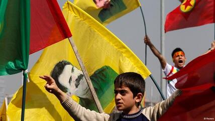Jubelfeier von Kurden nach Verkündung des PKK-Friedensplans in Diyarbakir; Foto: Reuters