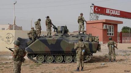 Türkische Armee am Grenzübergang Akcakale; Foto: dpad