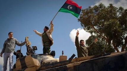 Libysche Aufständische feiern den Sieg über Gaddafi; Foto: dapd