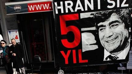 Protestaktion zum Gedenken an Hrant Dink zu seinem 5. Todestag vor der Hrant Dinks ehemaligem Redaktionsbüro von Agos (photo: Reuters)