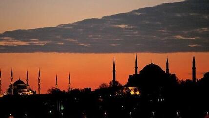 Sonnenuntergang in Istanbul, Silhouette der Stadt; Foto: dpa/picture-alliance