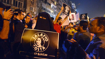 Mitglieder der ''Salafyo Costa'' demonstrieren gegen Gewalt an christlichen Kopten durch Sicherheitskräfte; Foto: Khaled Desouki/AFP/GettyImages