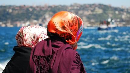 Two women on a boat on the Bosporus (photo: © Varbenov)
