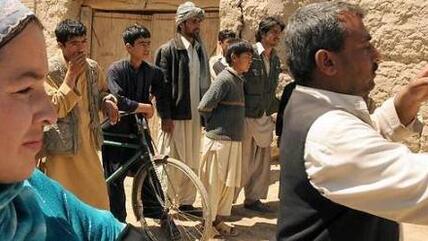Die afghanische Crew beim Filmdreh in Kunduz; Foto: Martin Gerner