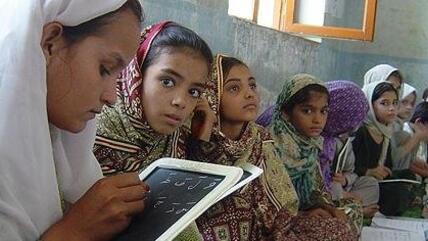 Female school class in Afghanistan (photo: Phoung Ngyen/UNICEF)