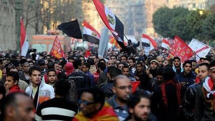 Egyptian protester march to denounce the deadly clashes that occurred after a soccer match, in Cairo, Egypt, 2 February 2012. Thousands marched downtown Cairo towards the interior ministry to show their anger against the interior ministry following deadly clashes that erupted after a soccer match and left 71 people killed (photo: EPA, dpa)