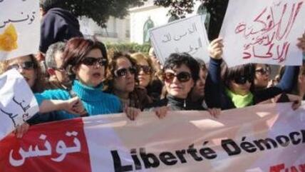 Frauen demonstrieren in Tunis; Foto: DW