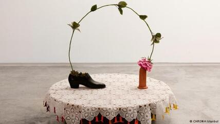 Art installation by Nilbar Gures: shoe, rose and dildo (photo: Schwules Museum)