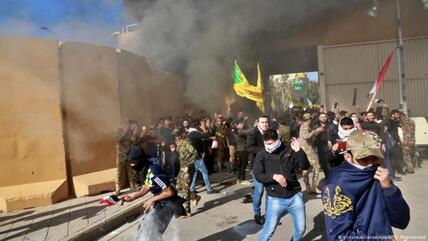 التصعيد بين واشنطن وطهران في العراق تزايد مؤخرا ووصل إلى اقتحام السفارة الأمريكية في بغداد من طرف محتجين.