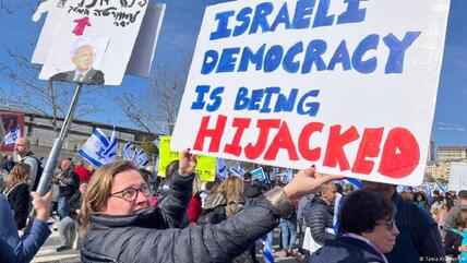 إسرائيل شهدت احتجاجات شعبية حاشدة ضد تعديل في القانون لحكومة نتنياهو قسم إسرائيل بعمق.