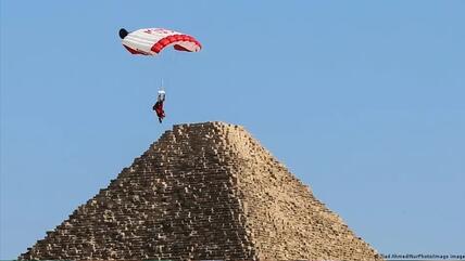Paragliding event at the pyramids in Giza.
