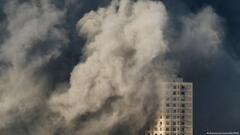 Nach einem Luftangriff steigen am Mittwoch Rauchwolken über Gaza-Stadt auf.
