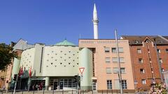Mit Minarett: Die Yavuz-Sultan-Selim-Moschee in Mannheim