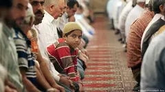 Türkischstämmige Muslime beim Gebet in einer Kölner Moschee