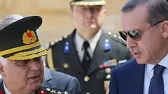 Der türkische Ministerpräsident Erdogan am 1. August 2011 während eines Treffens mit General Necdet Özel; Foto: AP