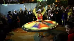عرض التنورة وهو أحد أشهر أنواع العروض الفنية الشعبية المصرية المعروفة حول العالم والتى يتم تقديمها فى معظم المناسبات الخاصة والعامة لارتباطها بالتراث المصري.