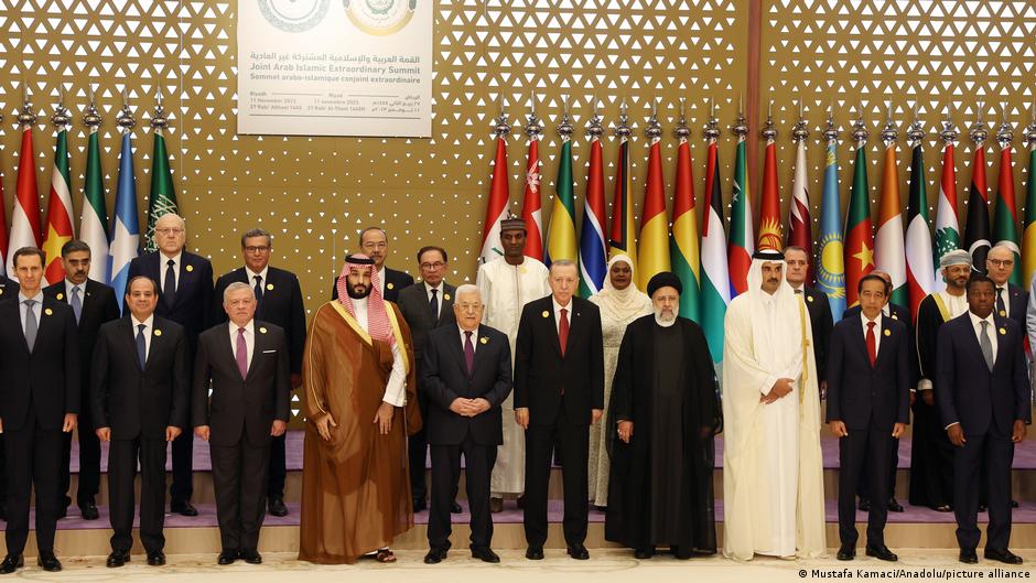 Arab and Islamic heads of state pose for a group photo during an extraordinary summit hosted by Saudi Arabia on the situation in Gaza