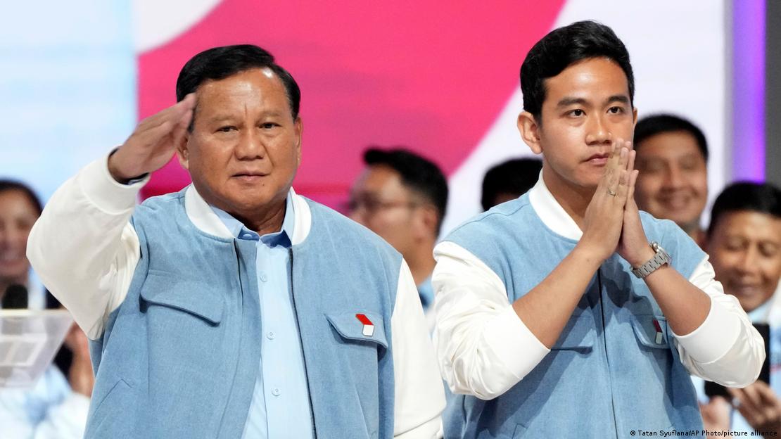 Duo für die Präsidentschaftswahl Verteidigungsminister Prabowo Subianto (links) und sein junger Vizekandidat Gibran Rakabuming Raka