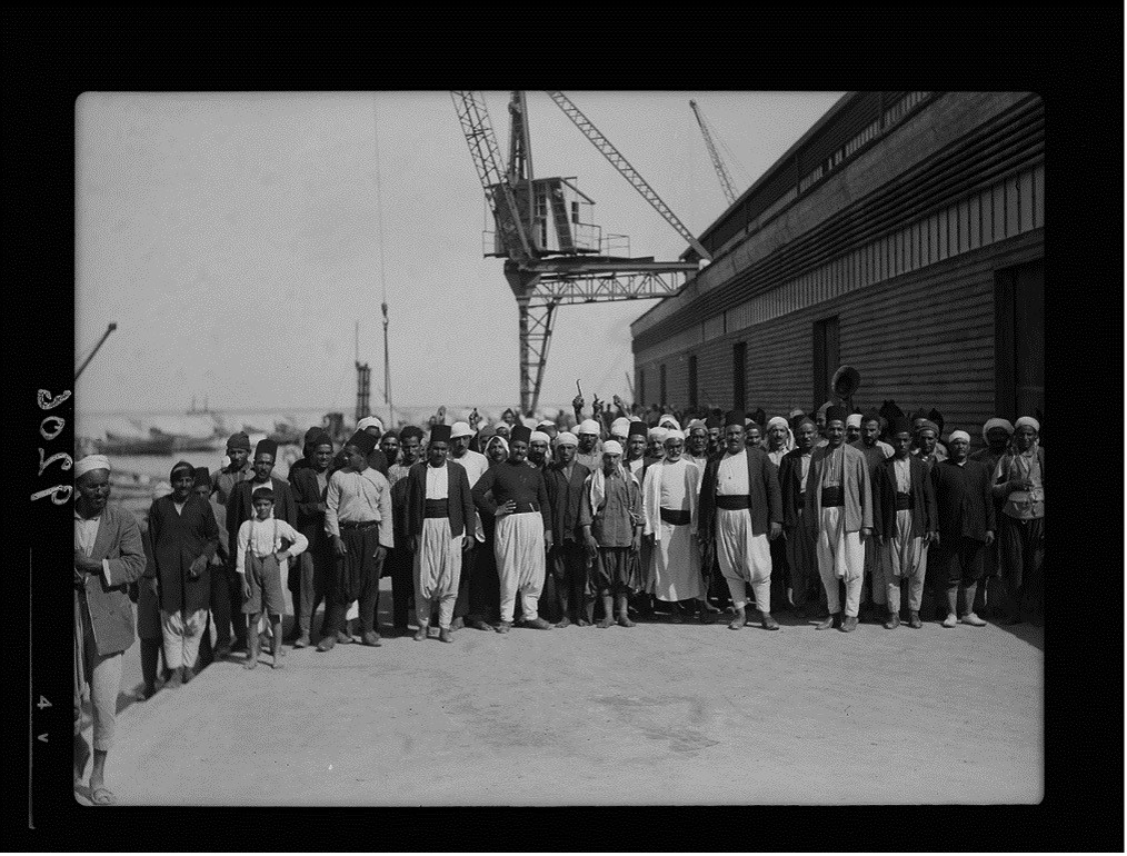 عمال ميناء مضربون عن العمل في يافا سنة 1936-1937 - - فلسطين قبل النكبة. Jaffas streikende Hafenarbeiter, 1936-1937
