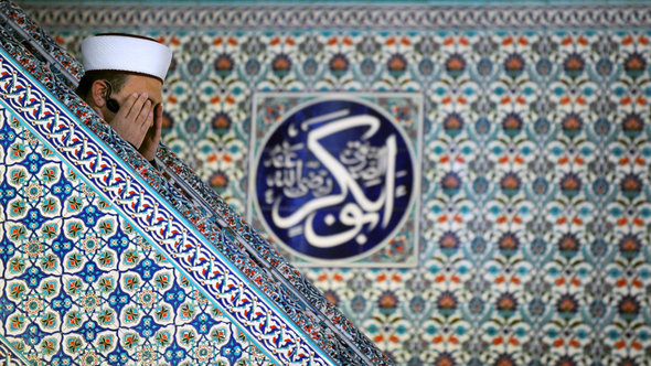 Imam betet in einer Moschee in Sofia; Foto: NIKOLAY DOYCHINOV/AFP/Getty Images