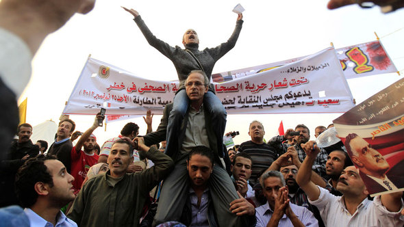 Proteste gegen den ägyptischen Präsidenten Mursi auf dem Tahrir-Platz, 27. November 2012; Foto: Reuters/Mohamed Abd El Ghany