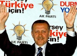 Erdogan nach dem Wahlsieg seiner AKP in Istanbul; Foto: dpa
