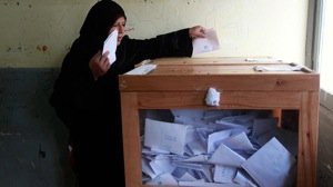 A woman casts her vote in a school used as a voting center in Al-Arish city, north Sinai, January 4, 2012 (Reuters)