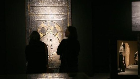 Solid silver entrance to the Kaaba dating from the Ottoman period (photo: dpa)