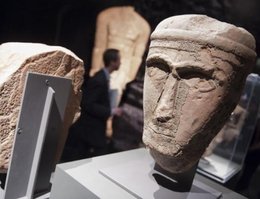 Exponate der Ausstellung Roads of Arabia im Pergamonmuseum; Foto: dpa