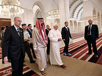Pope Benedict XIV visiting the modern King Hussein Mosque in Amman (photo: AP)