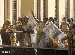 Ägyptisches Militär während der jüngsten Ausschreitungen am Tahrir-Platz; Foto: dapd
