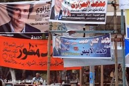 Wahltransparente politischer Parteien in Kairo; Foto: dpa