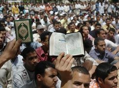 Anhänger der Muslimbruderschaft in Kairo; Foto: AP