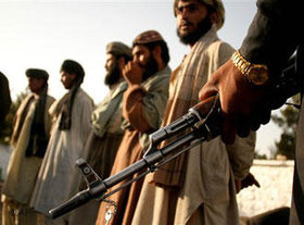 Taliban im afghanisch-pakistanischen Grenzgebiet; Foto: AP