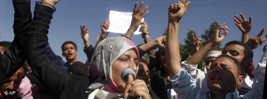 Junge Demonstranten im Jemen demonstrieren gegen Präsident Saleh; Foto: AP