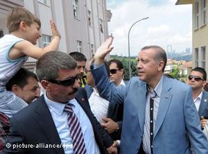 Erdogan im Wahlkampf; Foto: picture-alliance/dpa
