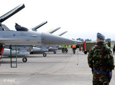 NATO-Kampfjets vor dem Einsatz gegen Gaddafis Truppen in Libyen, Foto. dapd